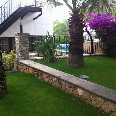 Villa Besides The Sea - 3 Bedrooms Tarragona