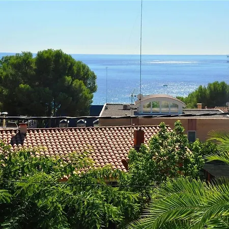 Villa Besides The Sea - 3 Bedrooms