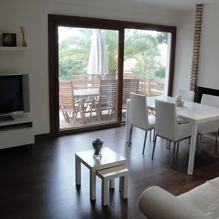 Villa Besides The Sea - 3 Bedrooms Tarragona