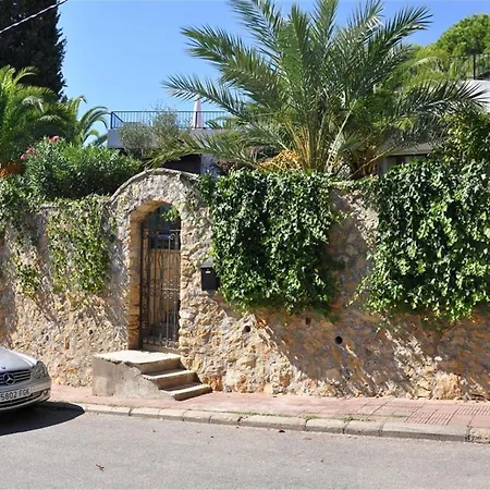 Villa Besides The Sea - 3 Bedrooms Tarragona